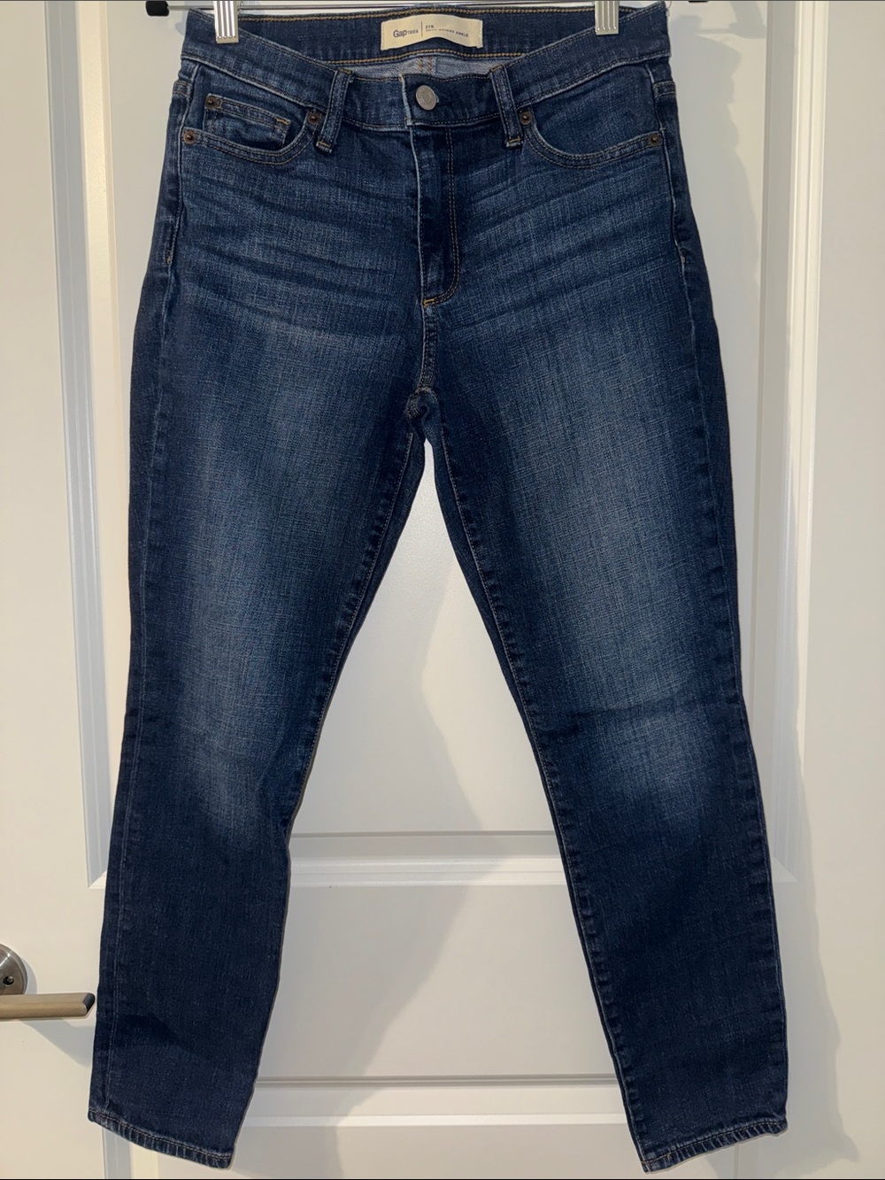 GAP Skinny Jeans in Dark Wash Blue